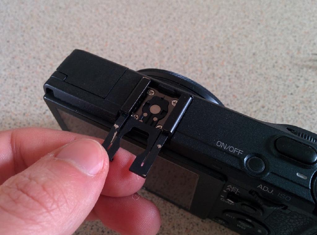 Remove hotshoe spring